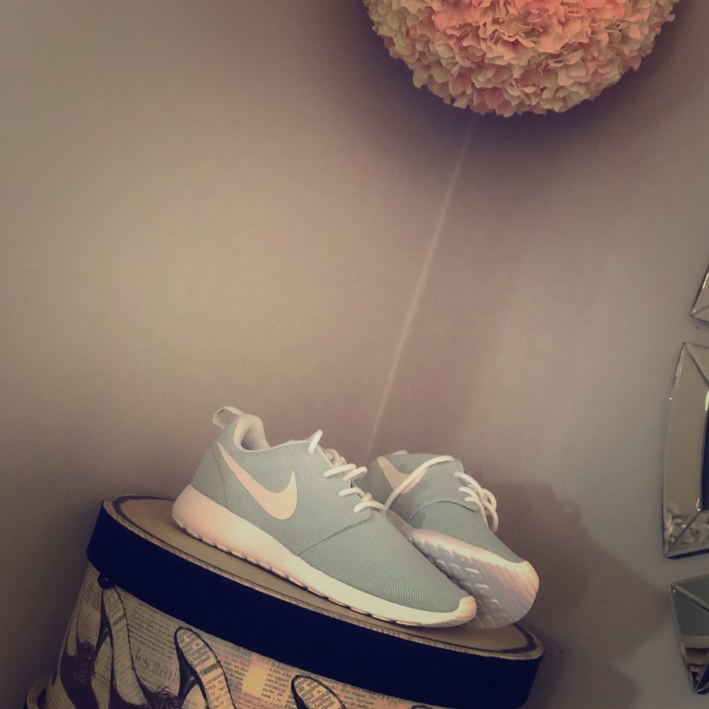 ⚡️SOLD⚡️Nike (Roshe)
